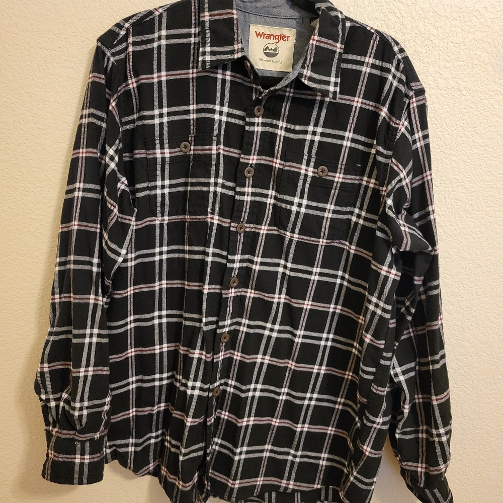 Wrangler Black Plaid Button-Up Shirt
